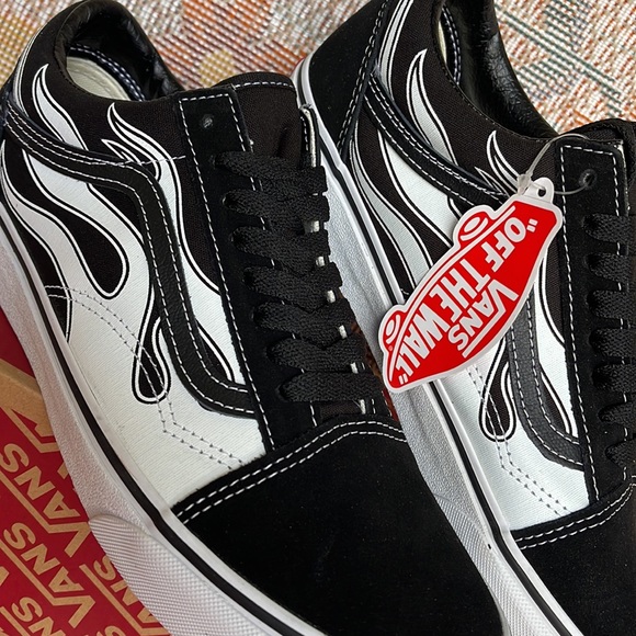 Vans WMNS Old Skool
(Flame) Black/White
VN0A38G1K68
Sneakers - Picture 8 of 16